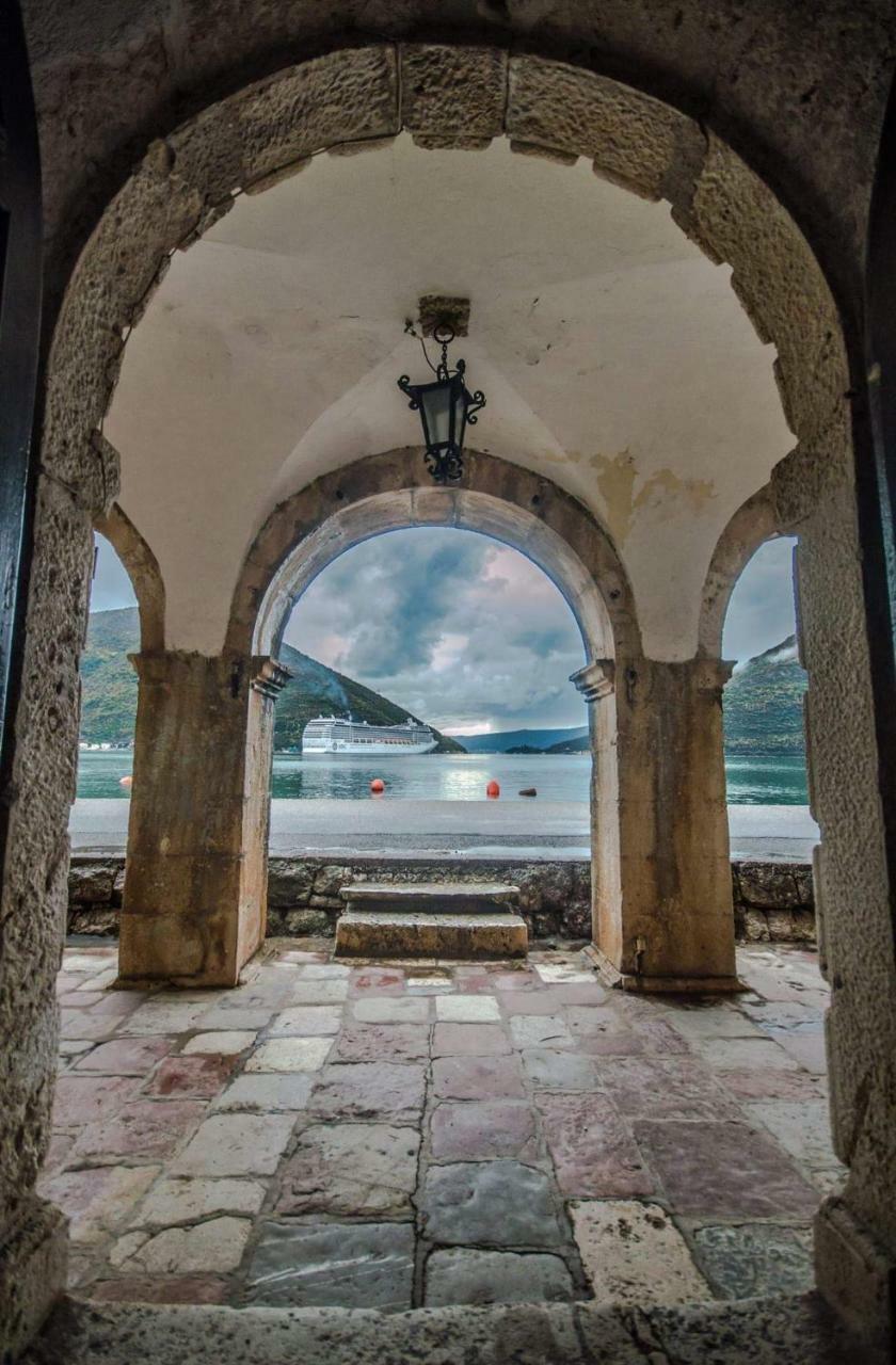 Apartment San Marco Risan Bagian luar foto